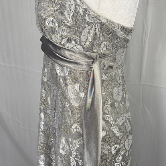 BARI JAY PETITE SILVER FLORAL LACE HALTER DRESS SZ 4 - Picture 7 of 11